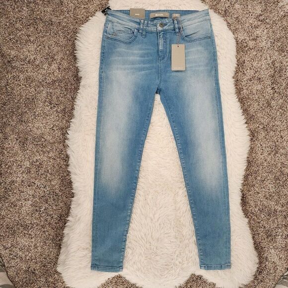 Bench Skinny Second Skin Fitted Waist Thigh To Ankle Light Wash NWT - Picture 2 of 3